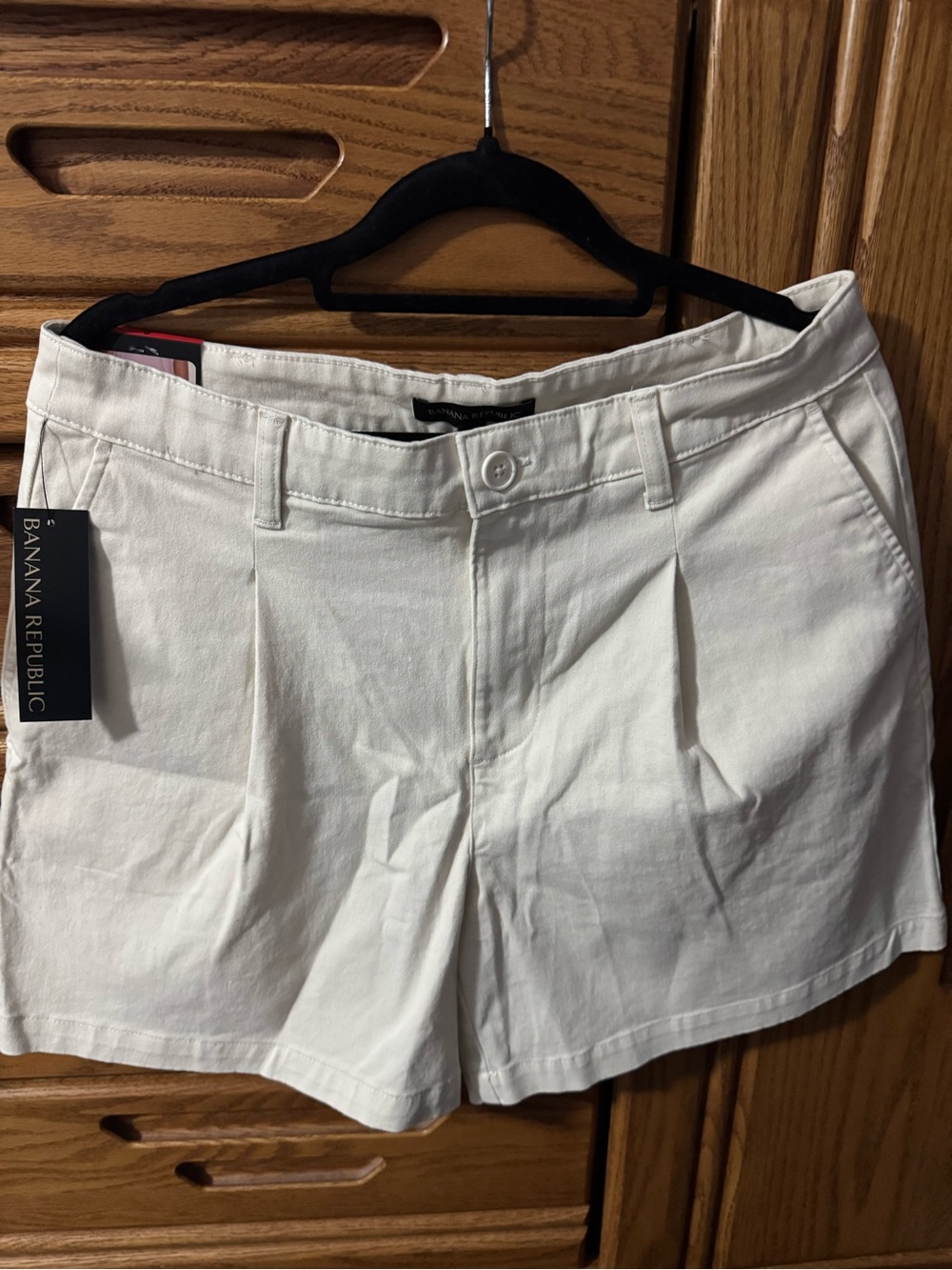 Banana Republic Women's White Pleated Chino Bermuda Shorts Size 8